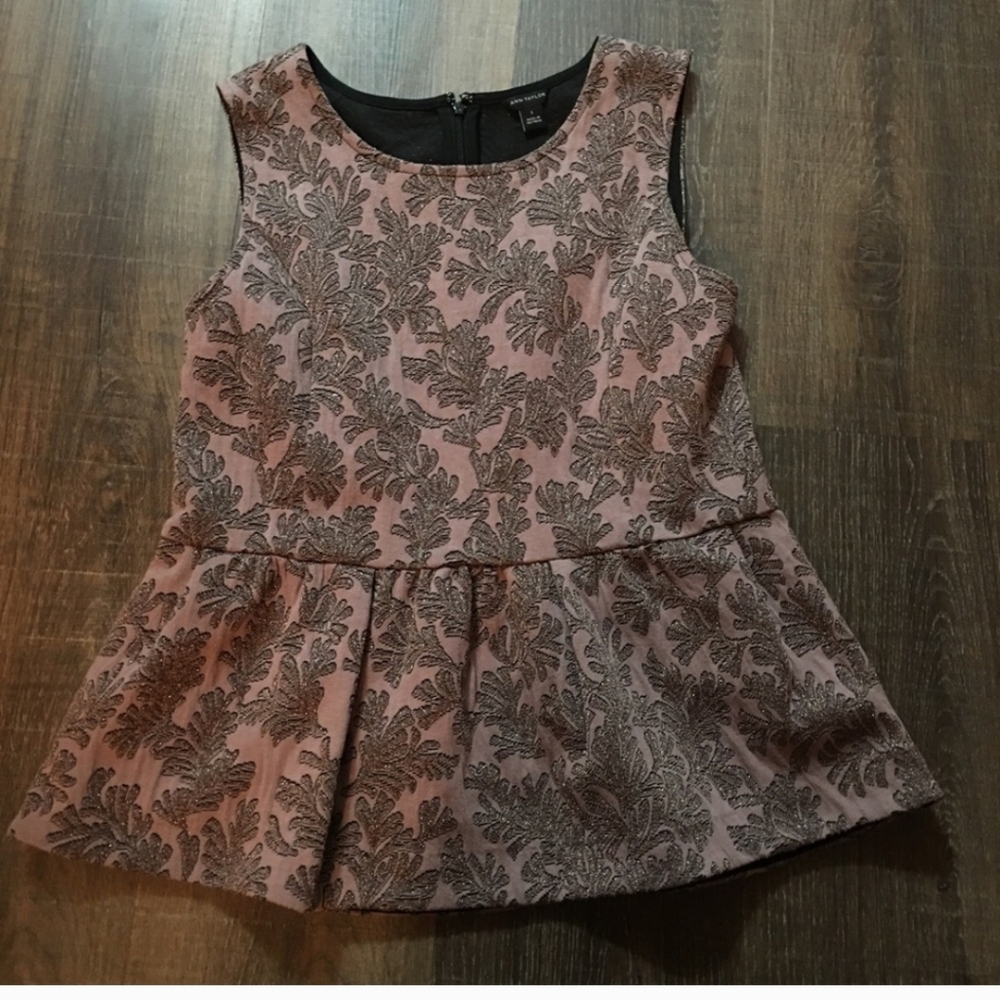 NWOT Ann Taylor Blush/Mauve and Gold Peplum Top